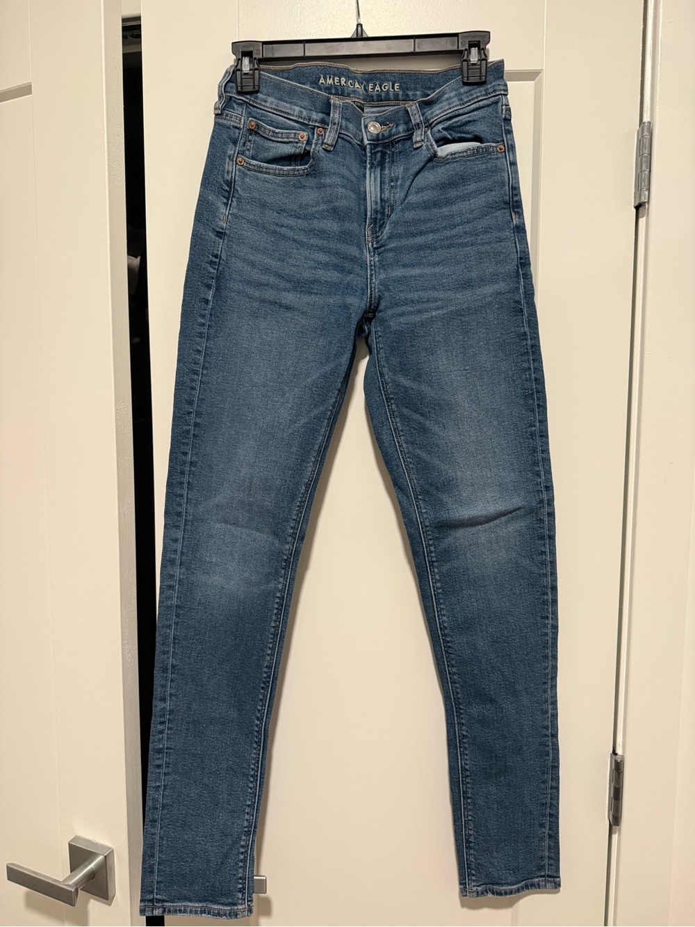American Eagle Outfitters Skinny Jeans in Medium Blue Wash
